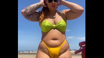 Hoje eu tô afim de mamar vários na praia