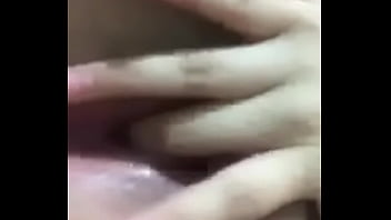 Ella se toca con lo que le digo