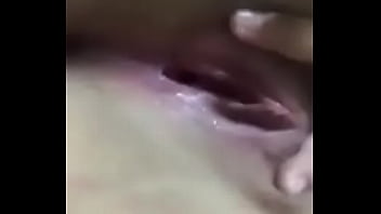 Ella se toca con lo que le digo