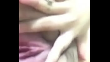 Ella se toca con lo que le digo Ella se toca con lo que le digo