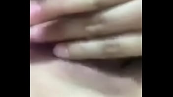 Ella se toca con lo que le digo