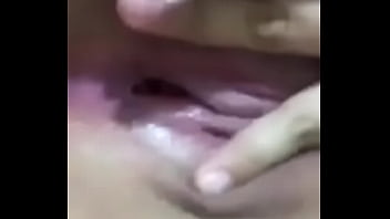 Ella se toca con lo que le digo