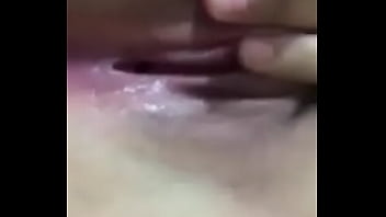 Ella se toca con lo que le digo