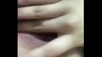 Ella se toca con lo que le digo