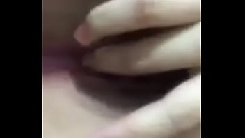 Ella se toca con lo que le digo