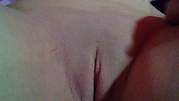 Putinha mostrando a bucetinha