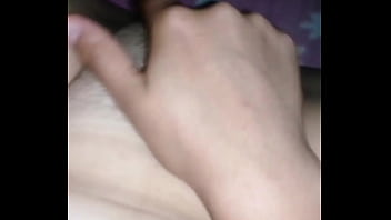 Ruba sexi se toca su coño mojado