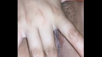 Ruba sexi se toca su coño mojado