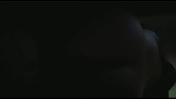 Se mueve dando saltitos