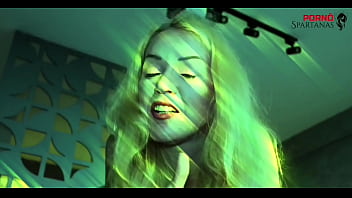 Cientista puta usa fórmula errada no marido e encolhe sua bilola