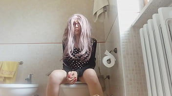 I know you love to spy on me while i pee and