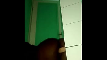 Vid&eacute;os de elvie slutty avec un gode sur le mur partie 3