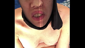 Prise en main de la chienne à foutre