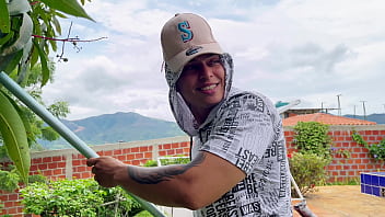 Follandome a la hijastra de mi patron meintras el no esta