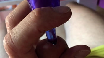 Dentro del pene un consolador