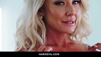 Nonton Hot Milf Sadie Having Hard Anal Sex thumbnail