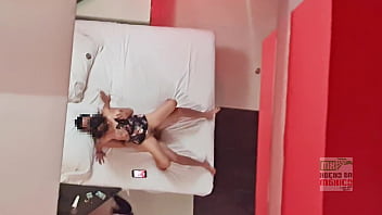 Cámara escondida pov techo show cuckold esposa regia follando frente a su marido 2
