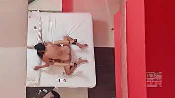 Cámara escondida pov techo show cuckold esposa regia follando frente a su marido 2