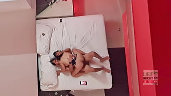 Cámara escondida pov techo show cuckold esposa regia follando frente a su marido 2