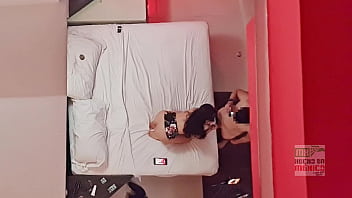 Cámara escondida pov techo show cuckold esposa regia follando frente a su marido 2