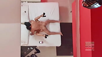 Cámara escondida pov techo show cuckold esposa regia follando frente a su marido 2