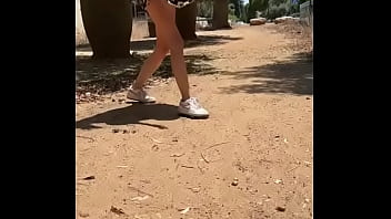 Alilla ходит без трусов