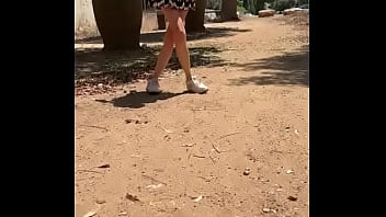 Alilla ходит без трусов