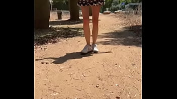 Alilla ходит без трусов