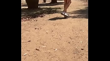 Alilla ходит без трусов