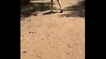 Alilla ходит без трусов