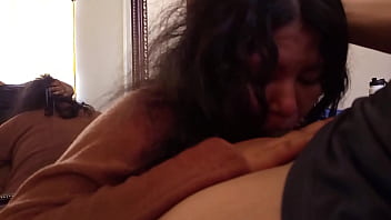 Mi amiga del campo quiere su dosis de leche no aguanta y se la doy