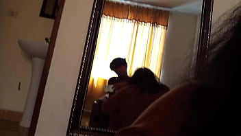 Mi amiga del campo quiere su dosis de leche no aguanta y se la doy