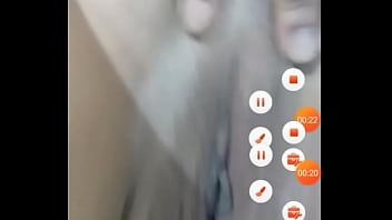 Calentona enseñando la papa