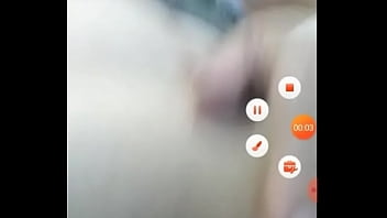 Calentona enseñando la papa