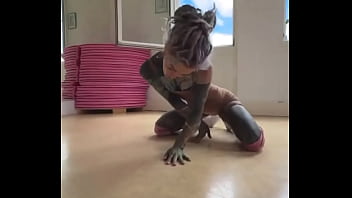 I constantly try to improve my exotic pole dance skillzzzz i don’t even know why because there is no cool club around w