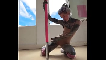 I constantly try to improve my exotic pole dance skillzzzz i don’t even know why because there is no cool club around w