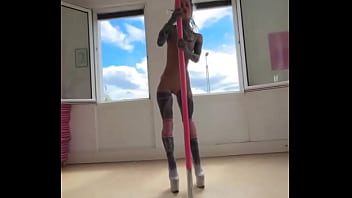 I constantly try to improve my exotic pole dance skillzzzz i don’t even know why because there is no cool club around w