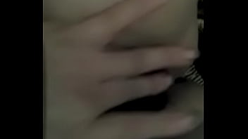 Que rico se mete los dedos