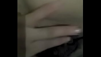 Que rico se mete los dedos