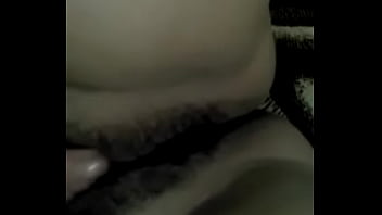 Que rico se mete los dedos