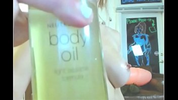 Redhead cam gorl mollys oil show on webcam