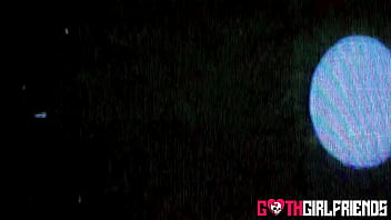 Hot luna luxe in gothic outfit shows her fucking skills