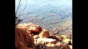 Muy caliente y con ganas de comer coño