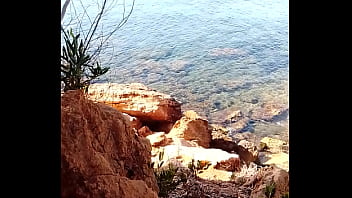 Muy caliente y con ganas de comer coño