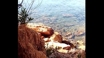 Muy caliente y con ganas de comer coño