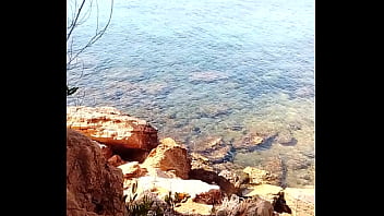 Muy caliente y con ganas de comer coño