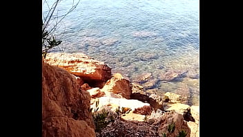 Muy caliente y con ganas de comer coño