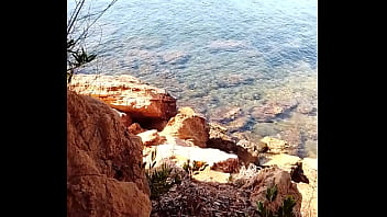 Muy caliente y con ganas de comer coño