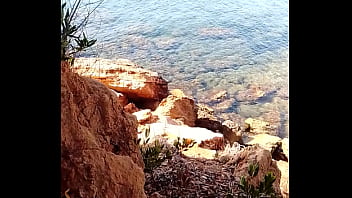 Muy caliente y con ganas de comer coño