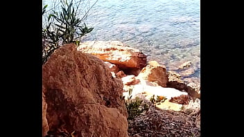 Muy caliente y con ganas de comer coño